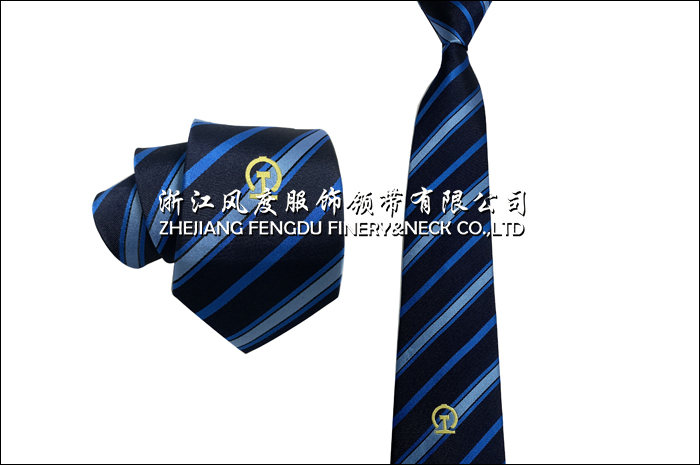 色真帶 2015式鐵路制服。.jpg
